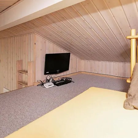 Casa de Férias Vibrant Holiday In Lolland With Sauna